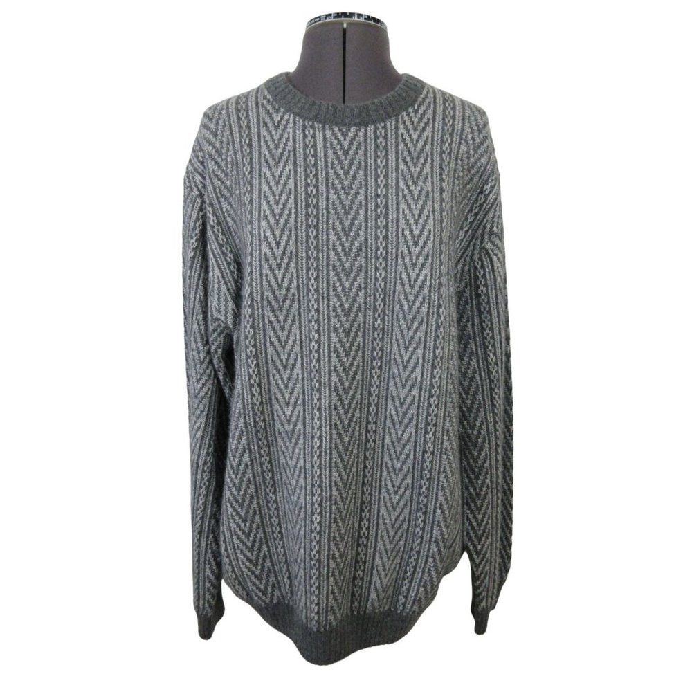 Turnbury cable knit crew neck cashmere blend sweater